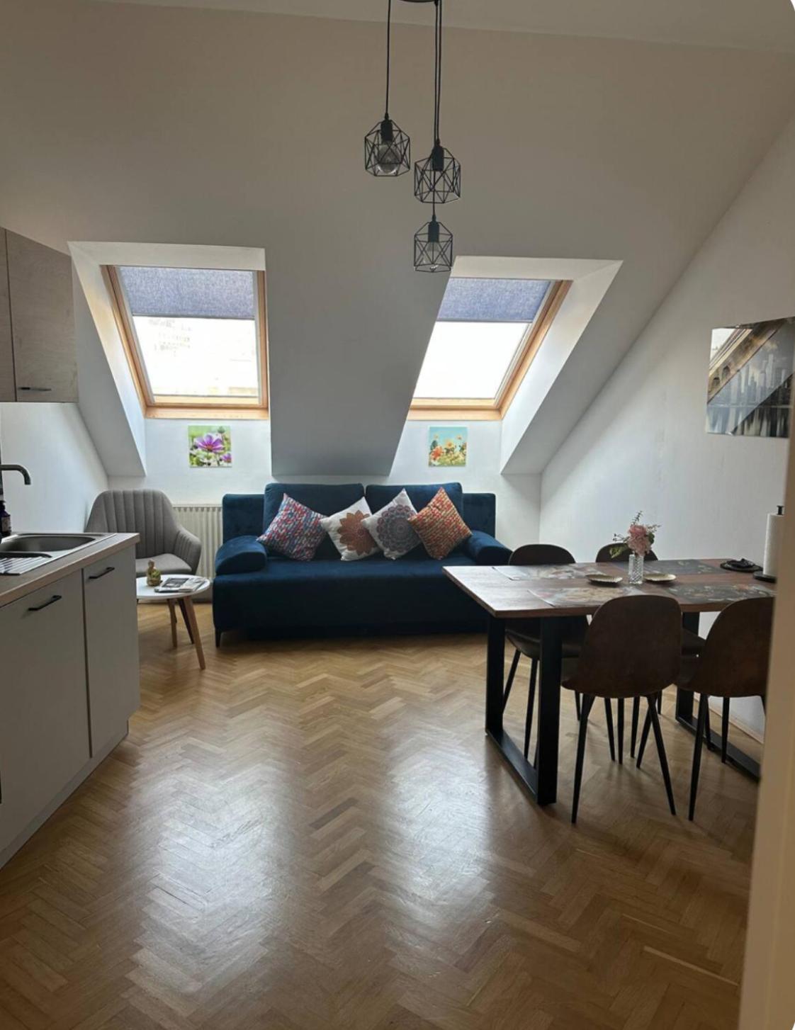 Apartamento Klimatisiertes Dachgeschoss In Zentrum Wiens Viena